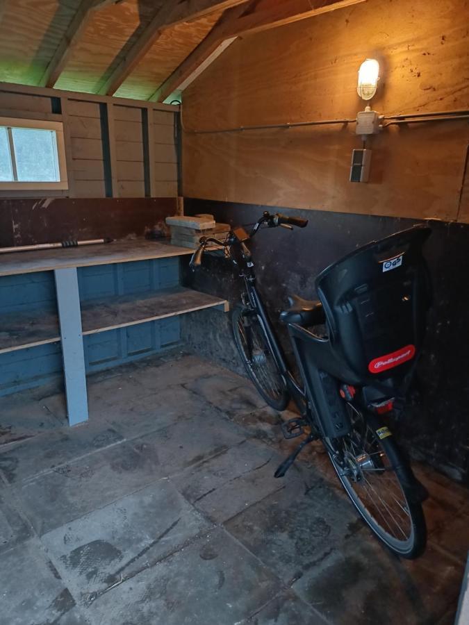 Vrijstaand Chalet Met Veel Buitenruimte En Veranda Zuid-Scharwoude Exterior photo